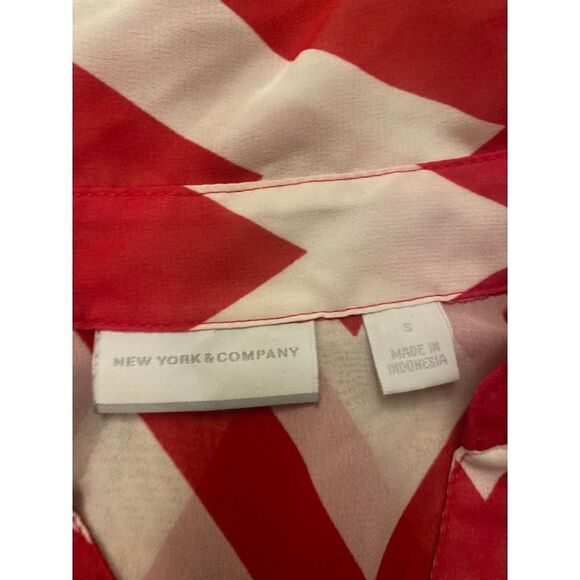 New York & Company, women's white/pink chevron pattern sheer button down size sm - Picture 4 of 7